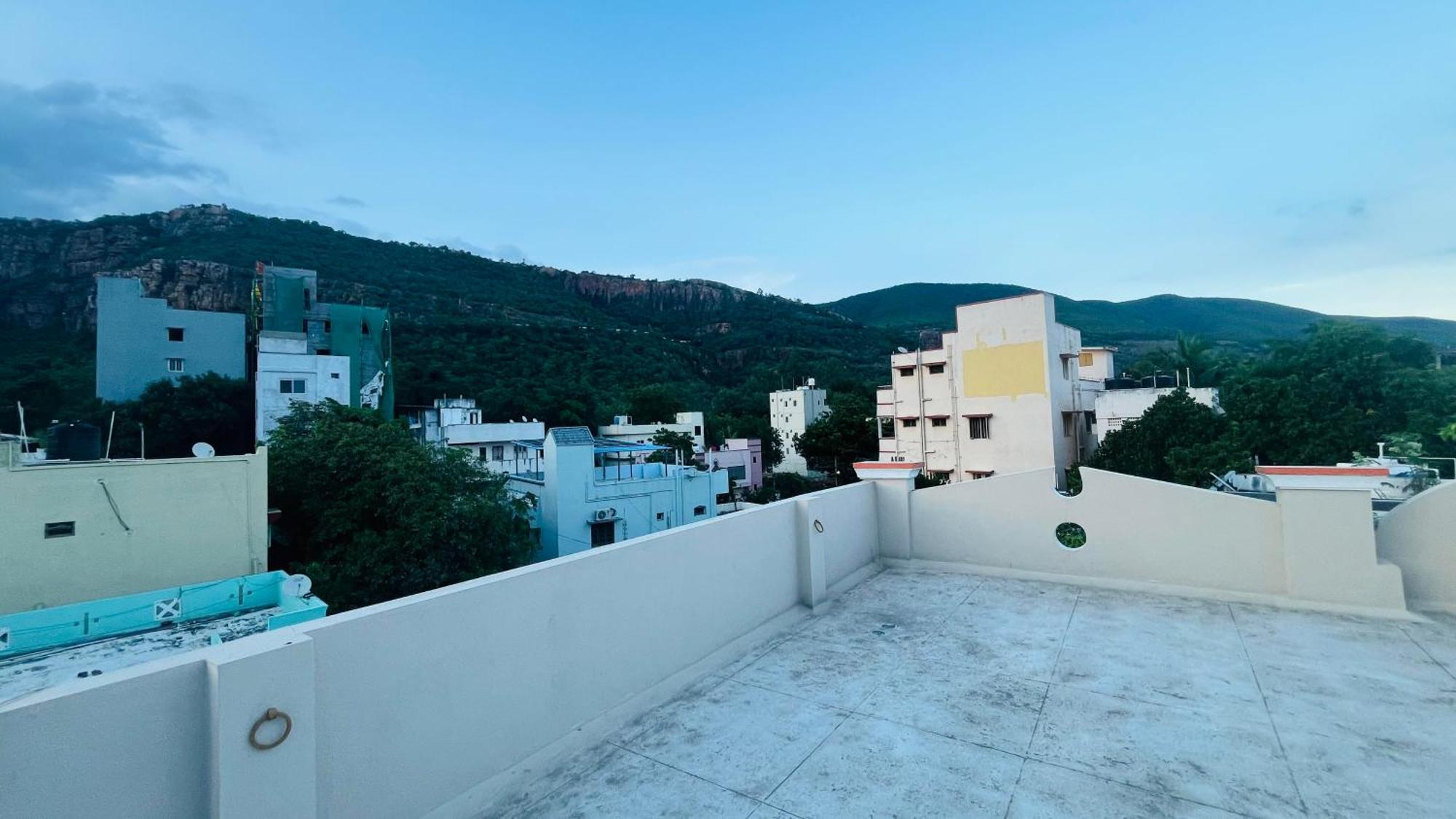 Nanda Mohan Homestay- Luxuries Ac Apartment Close To Alipiri Foothills-Kapila Teertham And Iskcon Temple Tirupati Ngoại thất bức ảnh